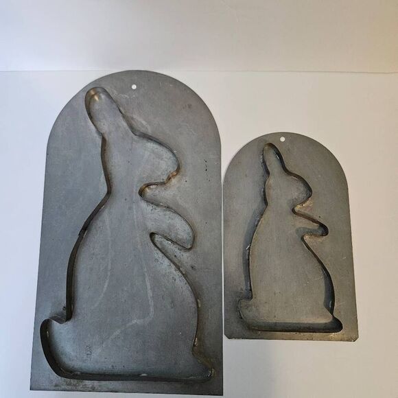 Rabbit metal cookie cutters, one large, one medium. - Picture 1 of 2